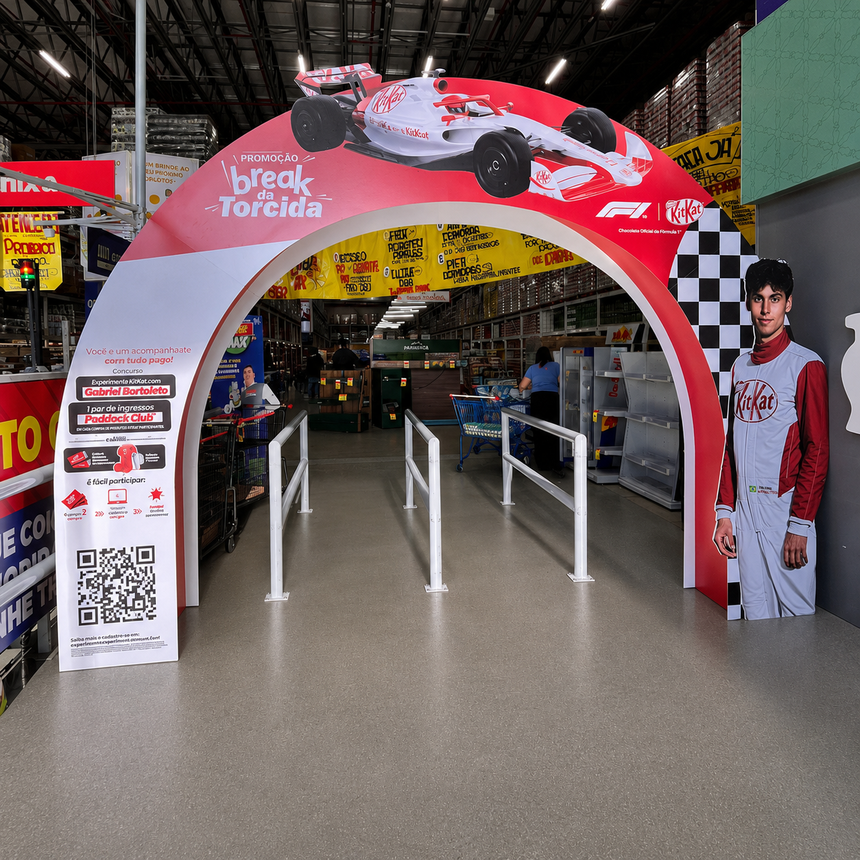 Portal promocional em metalon com revestimento personalizado em ponto de venda